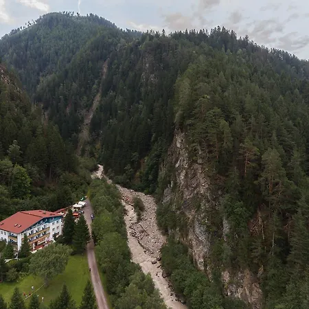 Sportland & Outdoor-center Hotell Huben (Lienz)